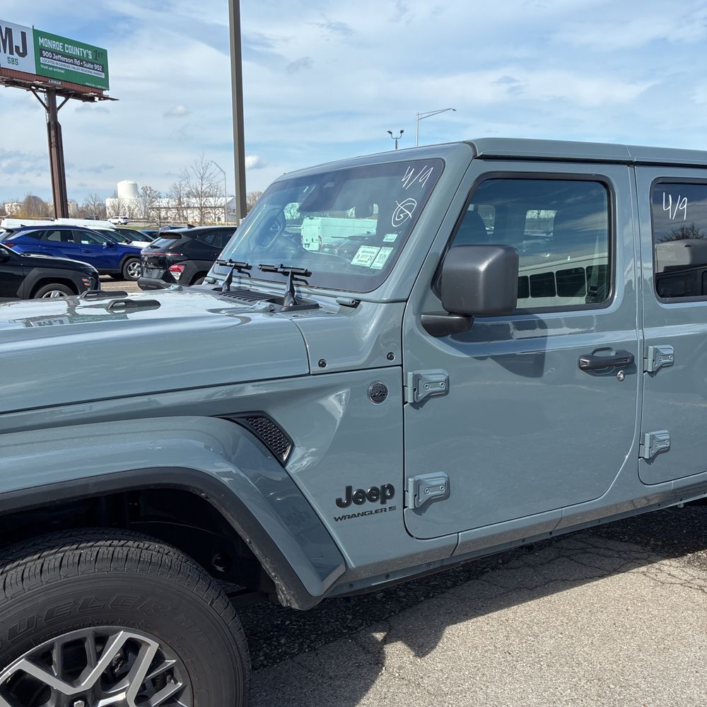 2026 Jeep Wrangler 4-Door Sahara 4x4