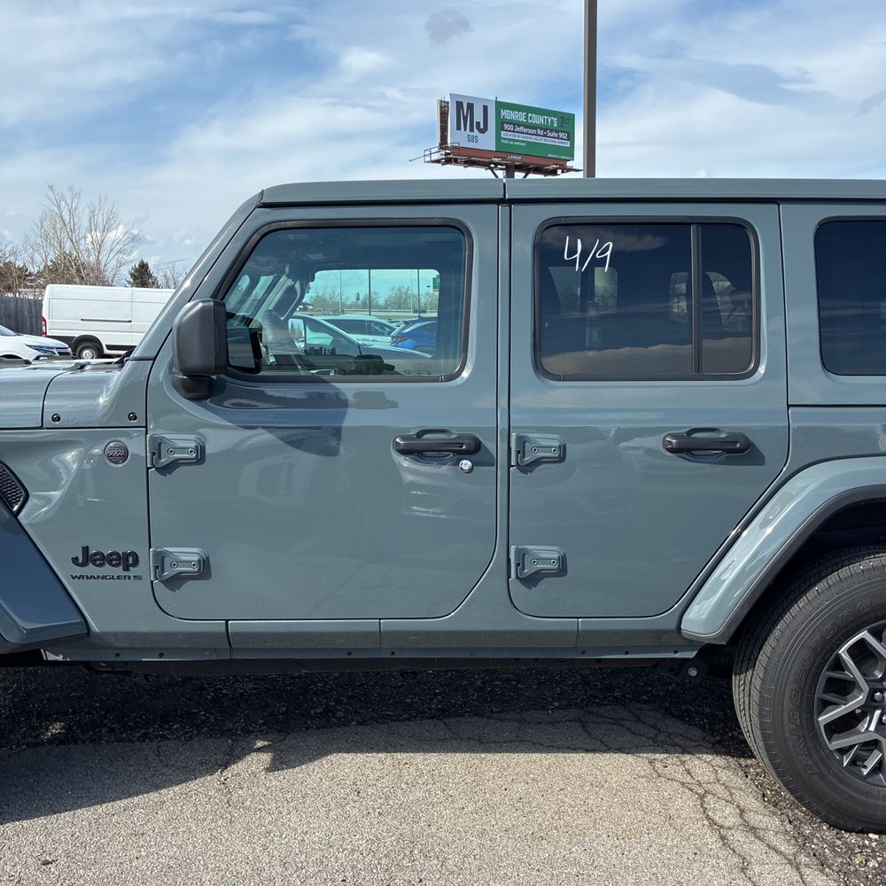 2026 Jeep Wrangler 4-Door Sahara 4x4