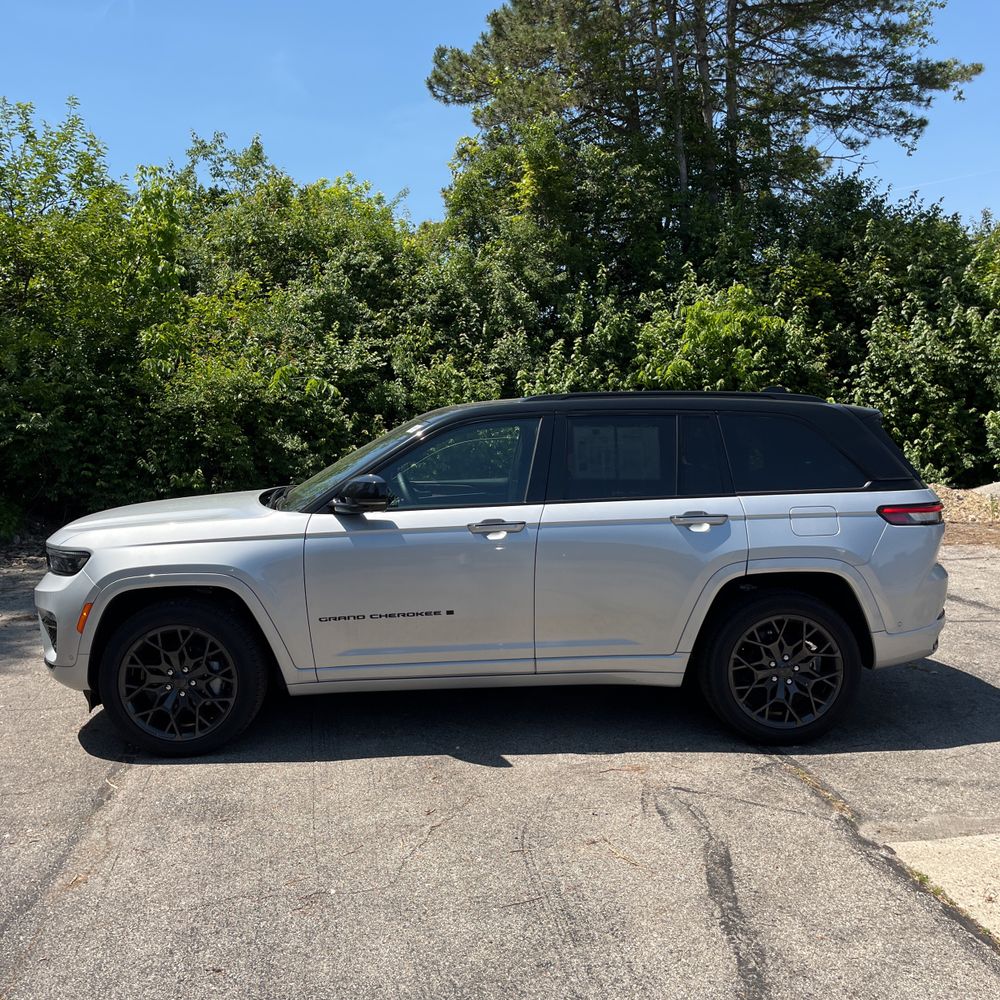 2025 Jeep Grand Cherokee Summit 4x4