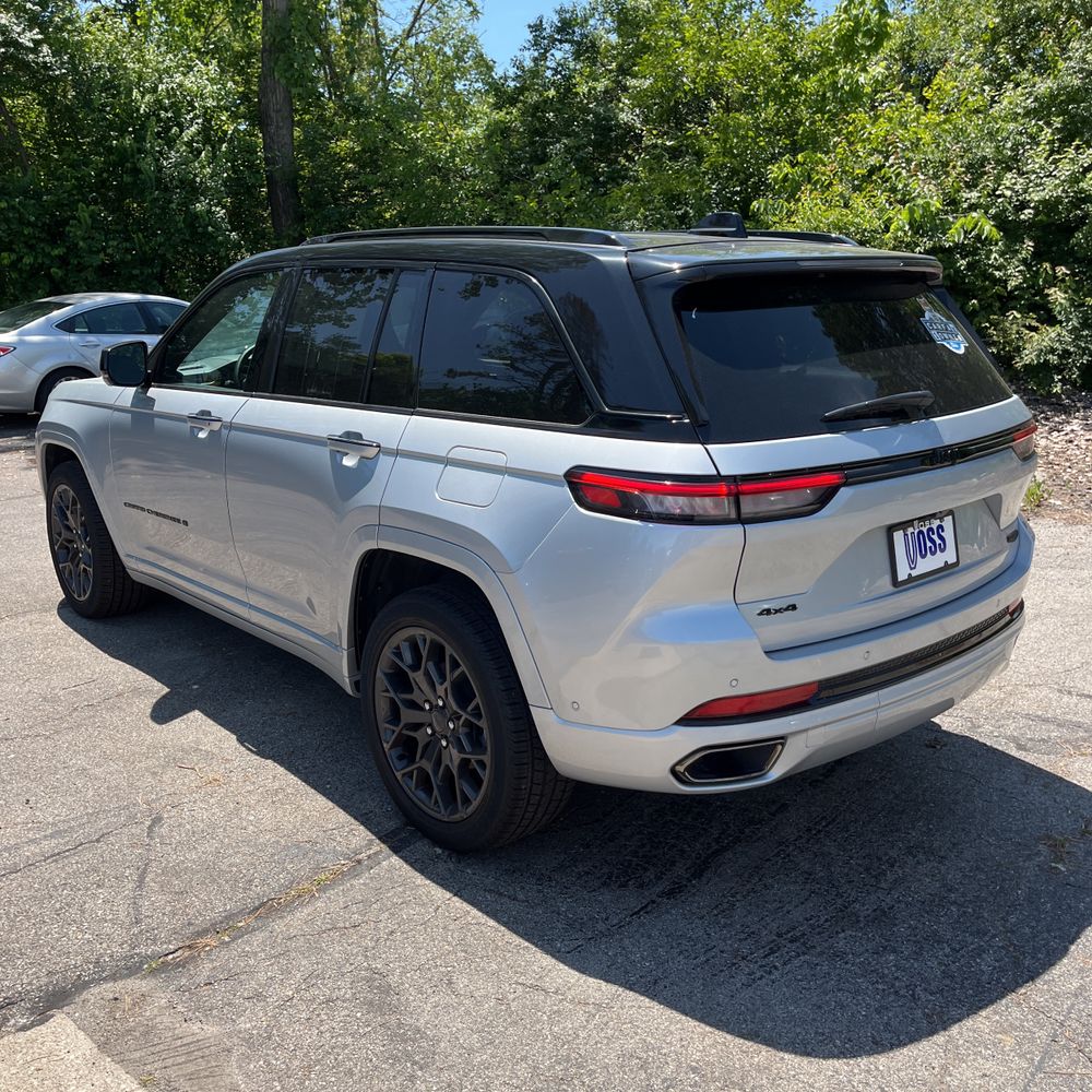 2025 Jeep Grand Cherokee Summit 4x4