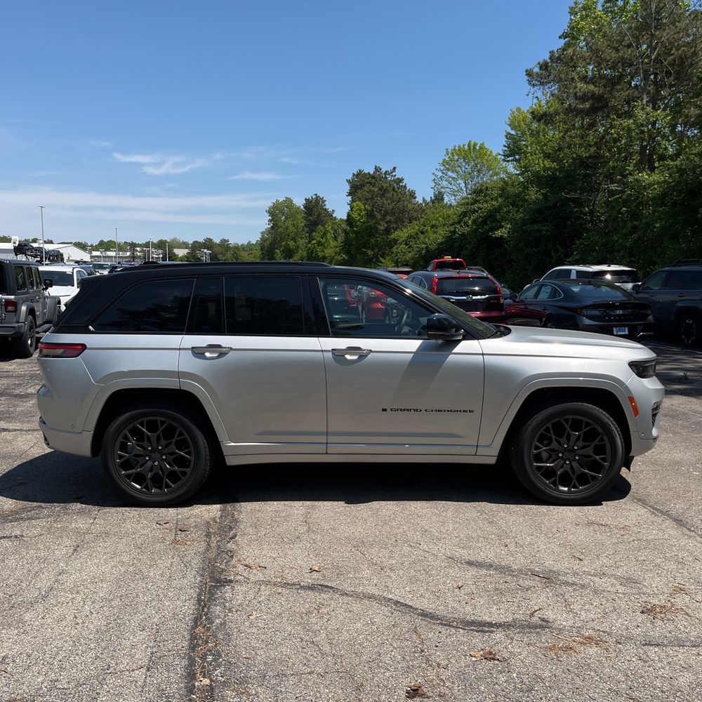 2025 Jeep Grand Cherokee Summit 4x4