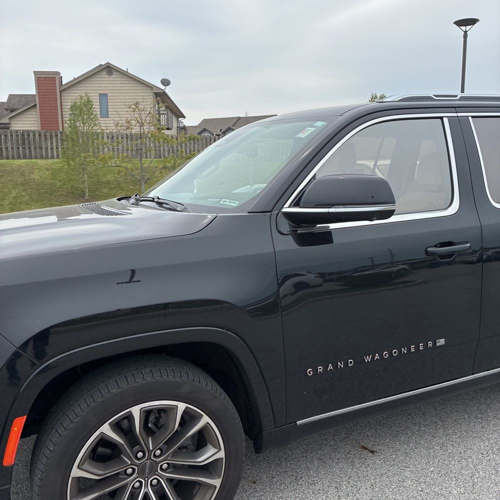 2023 Jeep Grand Wagoneer Series III 4D SUV 4WD