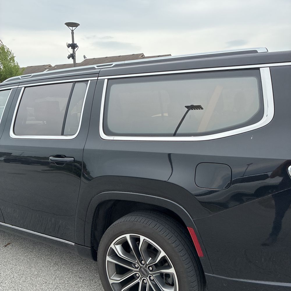 2023 Jeep Grand Wagoneer Series III 4D SUV 4WD