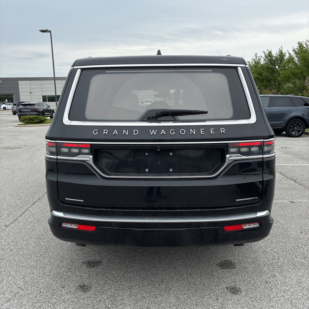 2023 Jeep Grand Wagoneer Series III 4D SUV 4WD