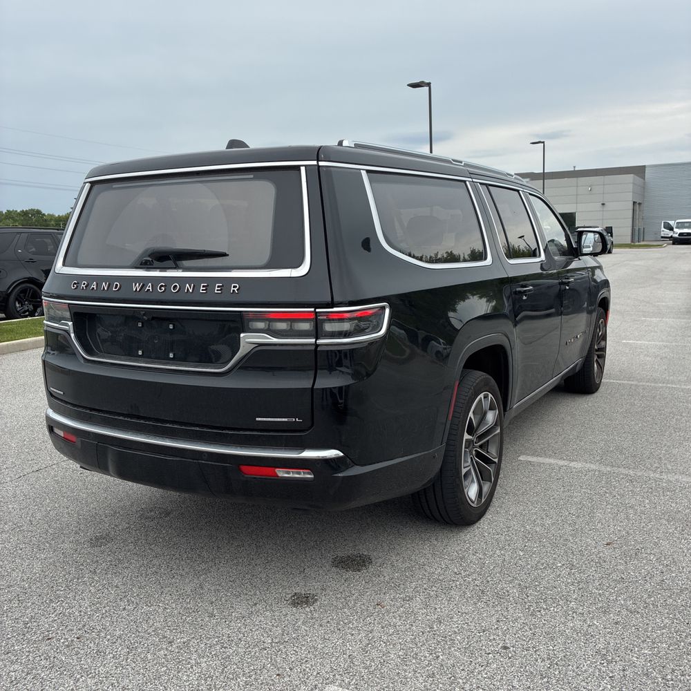 2023 Jeep Grand Wagoneer Series III 4D SUV 4WD