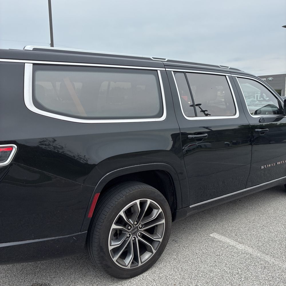 2023 Jeep Grand Wagoneer Series III 4D SUV 4WD