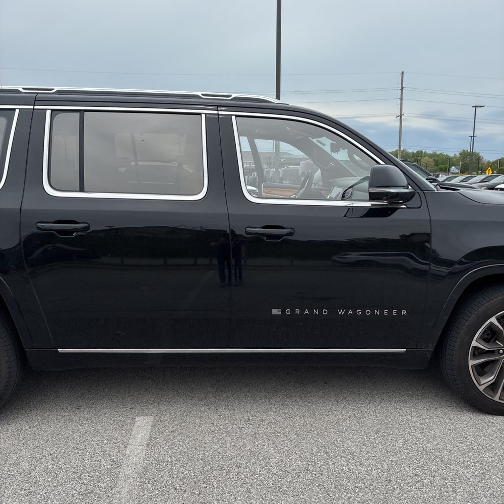 2023 Jeep Grand Wagoneer Series III 4D SUV 4WD