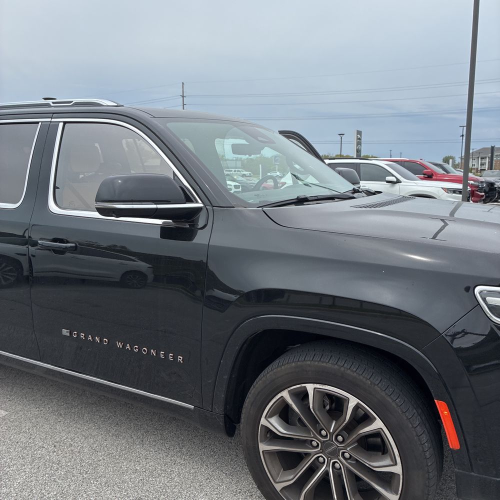 2023 Jeep Grand Wagoneer Series III 4D SUV 4WD