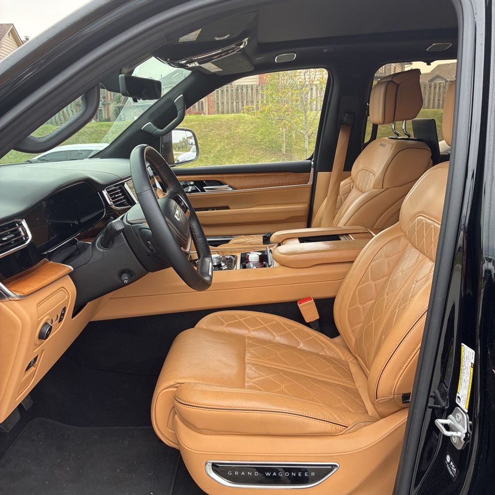2023 Jeep Grand Wagoneer Series III 4D SUV 4WD