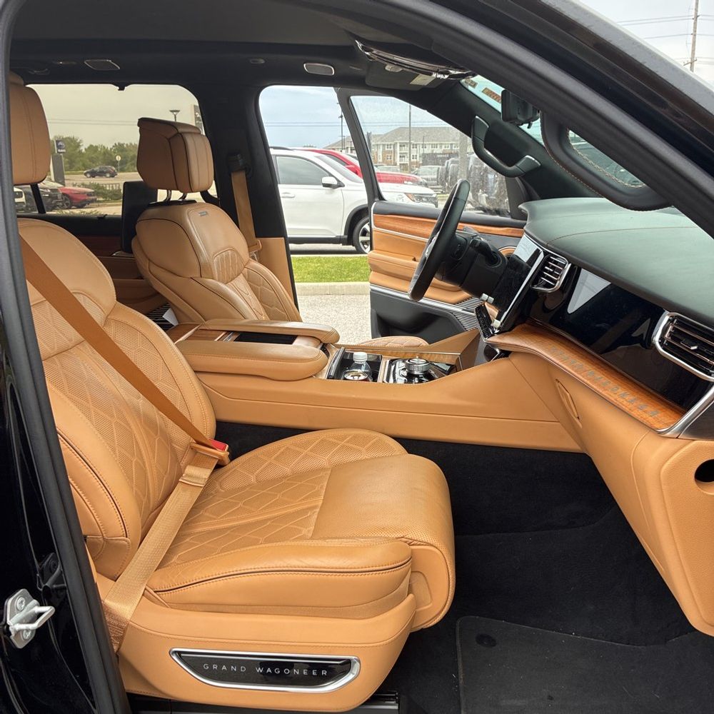 2023 Jeep Grand Wagoneer Series III 4D SUV 4WD