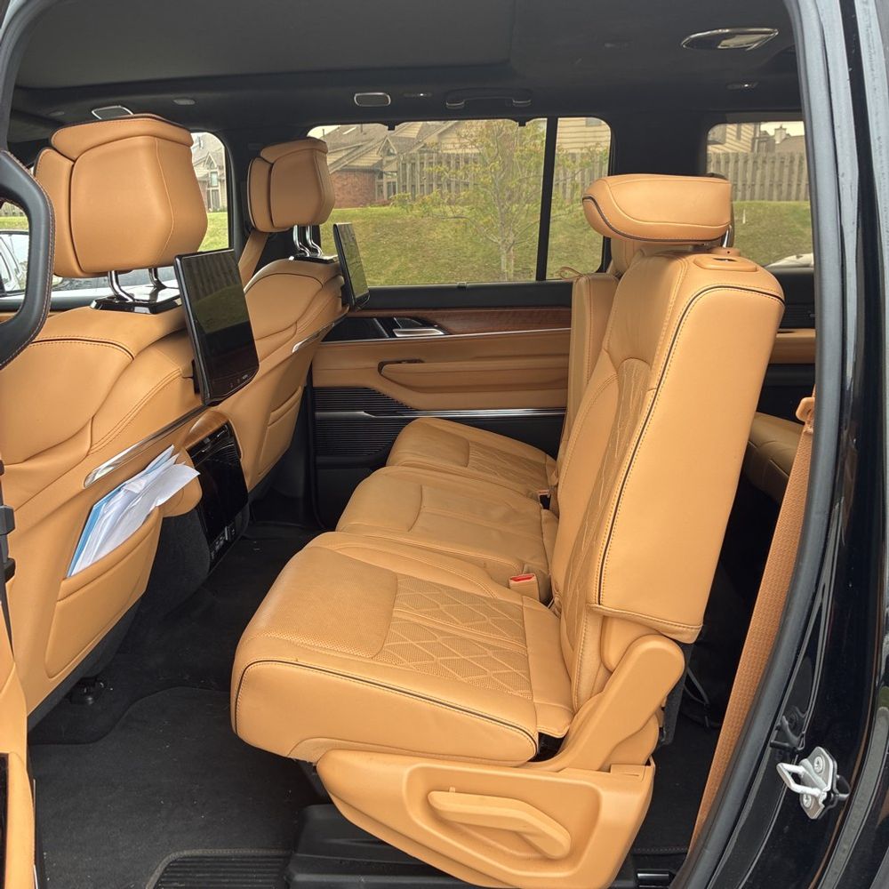 2023 Jeep Grand Wagoneer Series III 4D SUV 4WD