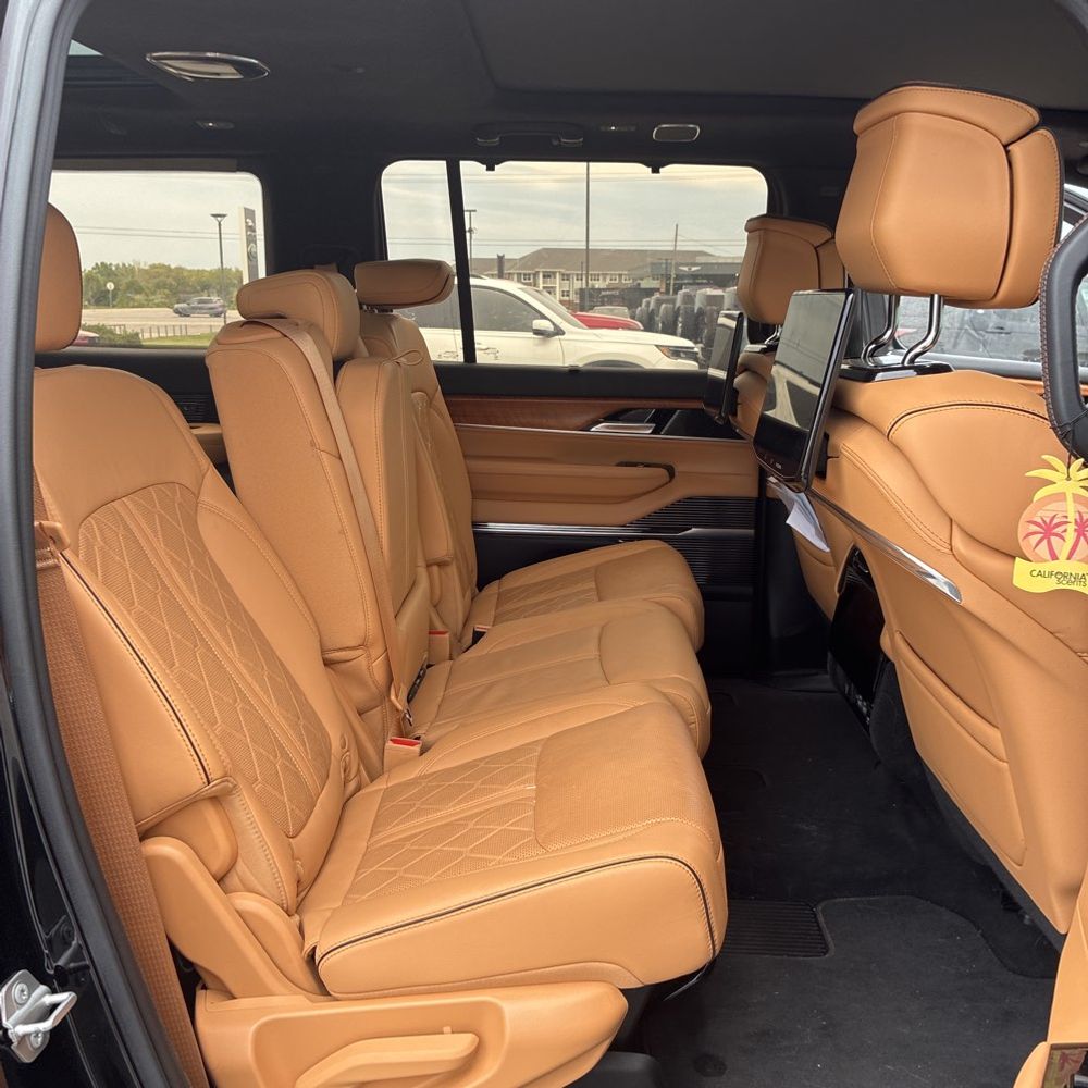 2023 Jeep Grand Wagoneer Series III 4D SUV 4WD