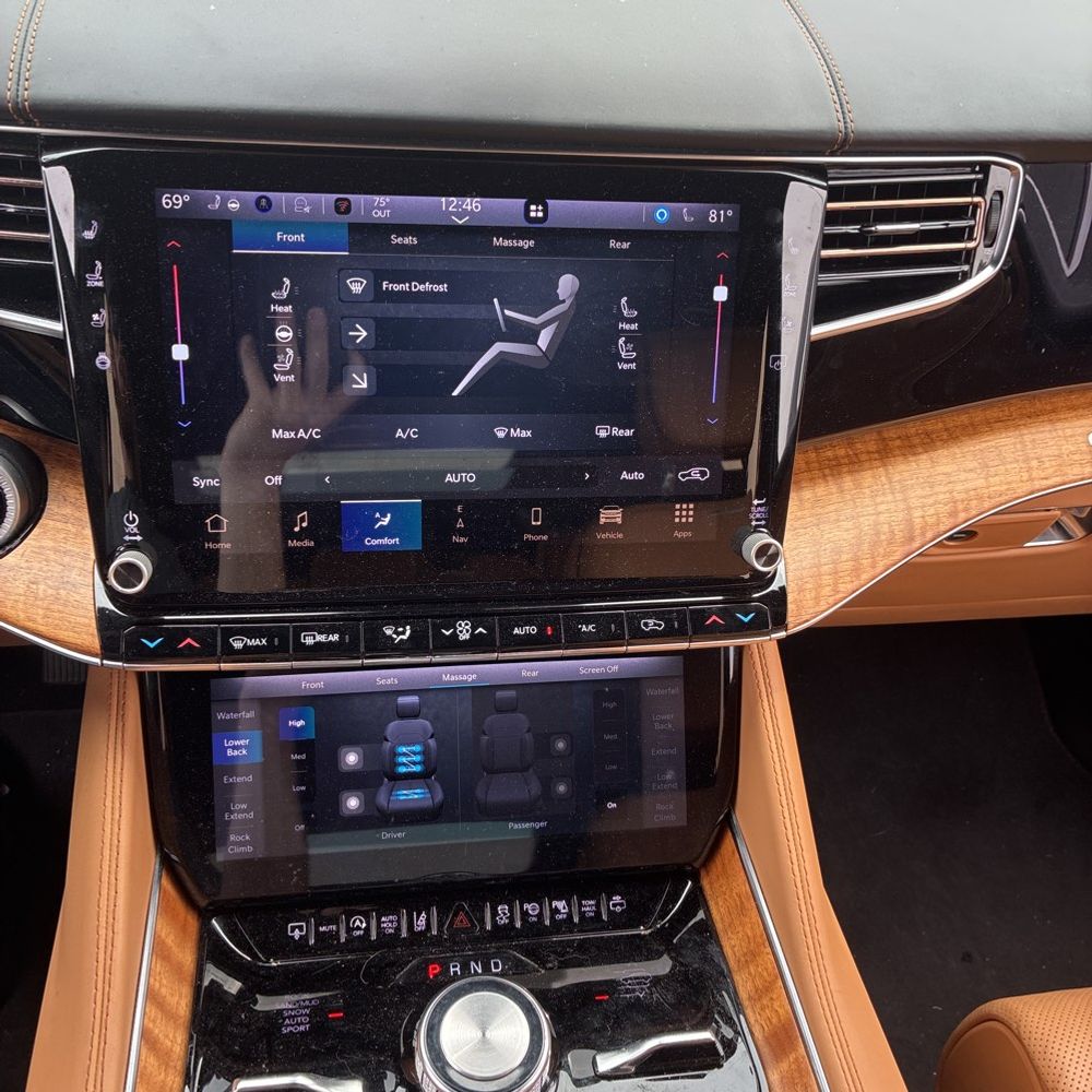 2023 Jeep Grand Wagoneer Series III 4D SUV 4WD