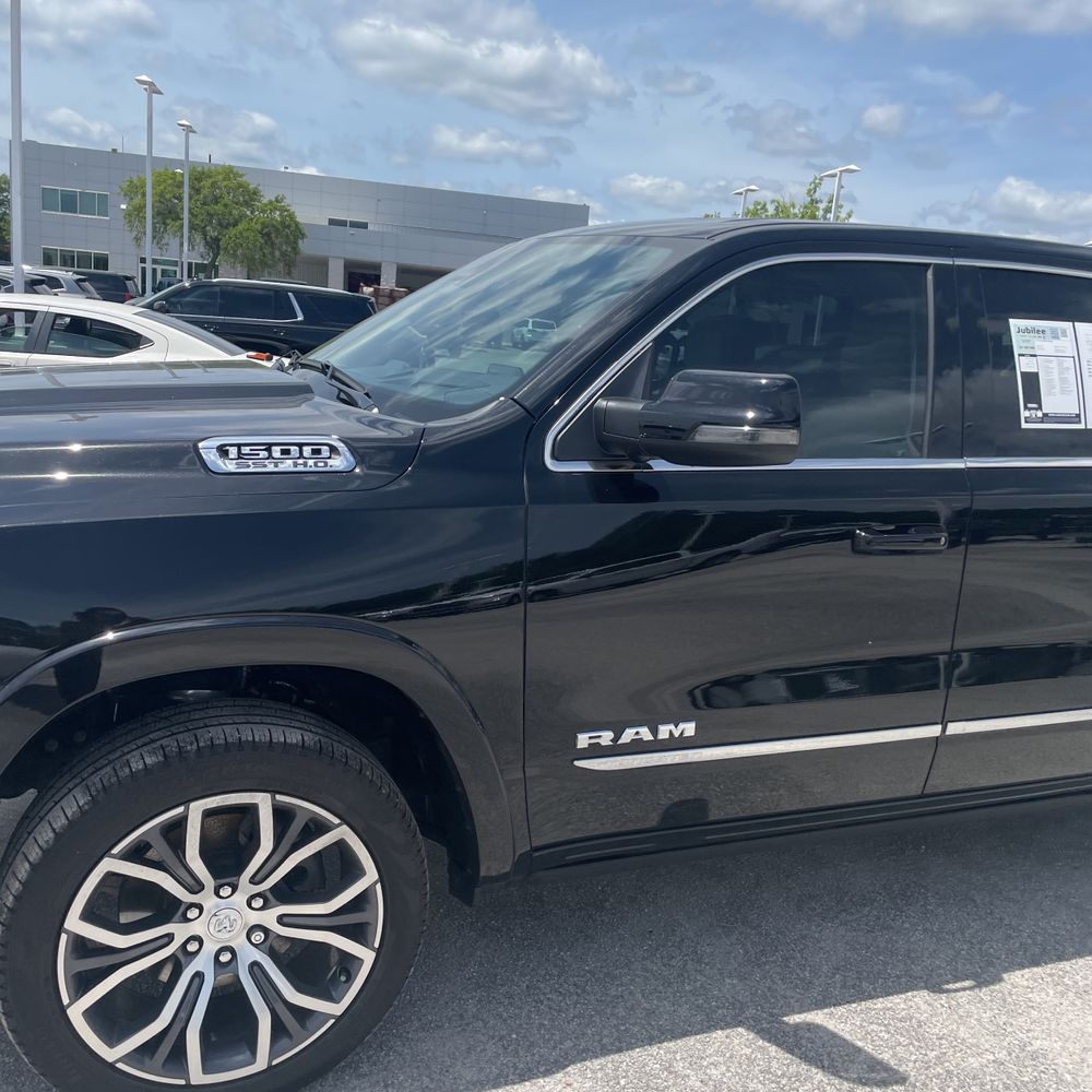 2025 Ram 1500 Tungsten Crew Cab 4x4 5'7" Box
