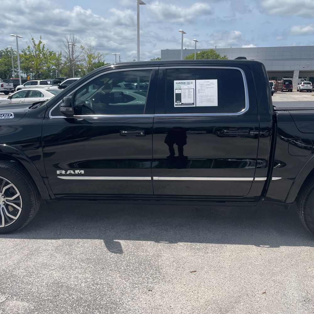 2025 Ram 1500 Tungsten Crew Cab 4x4 5'7" Box