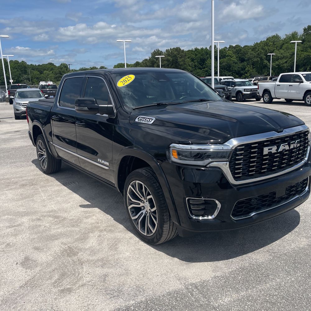2025 Ram 1500 Tungsten Crew Cab 4x4 5'7" Box