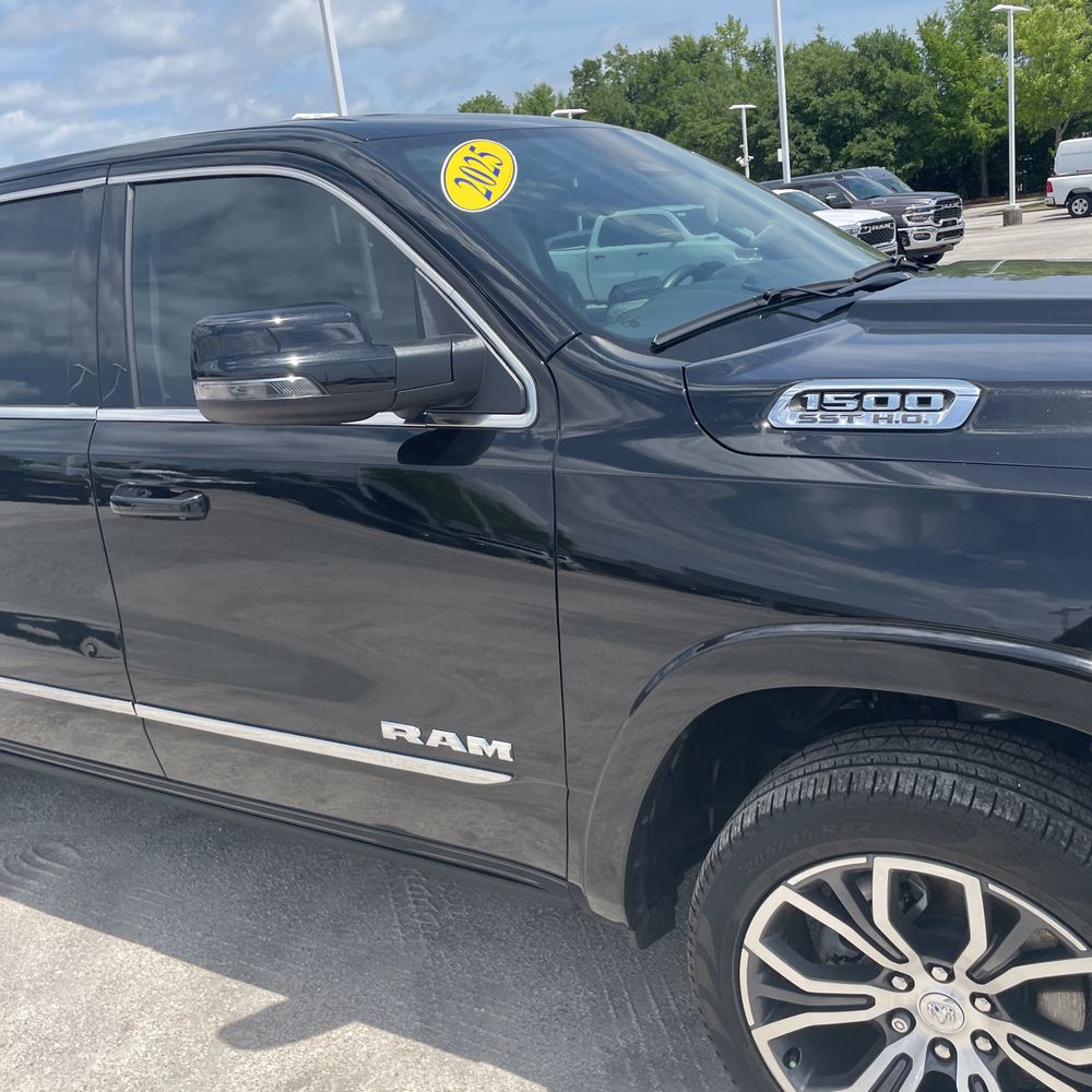 2025 Ram 1500 Tungsten Crew Cab 4x4 5'7" Box