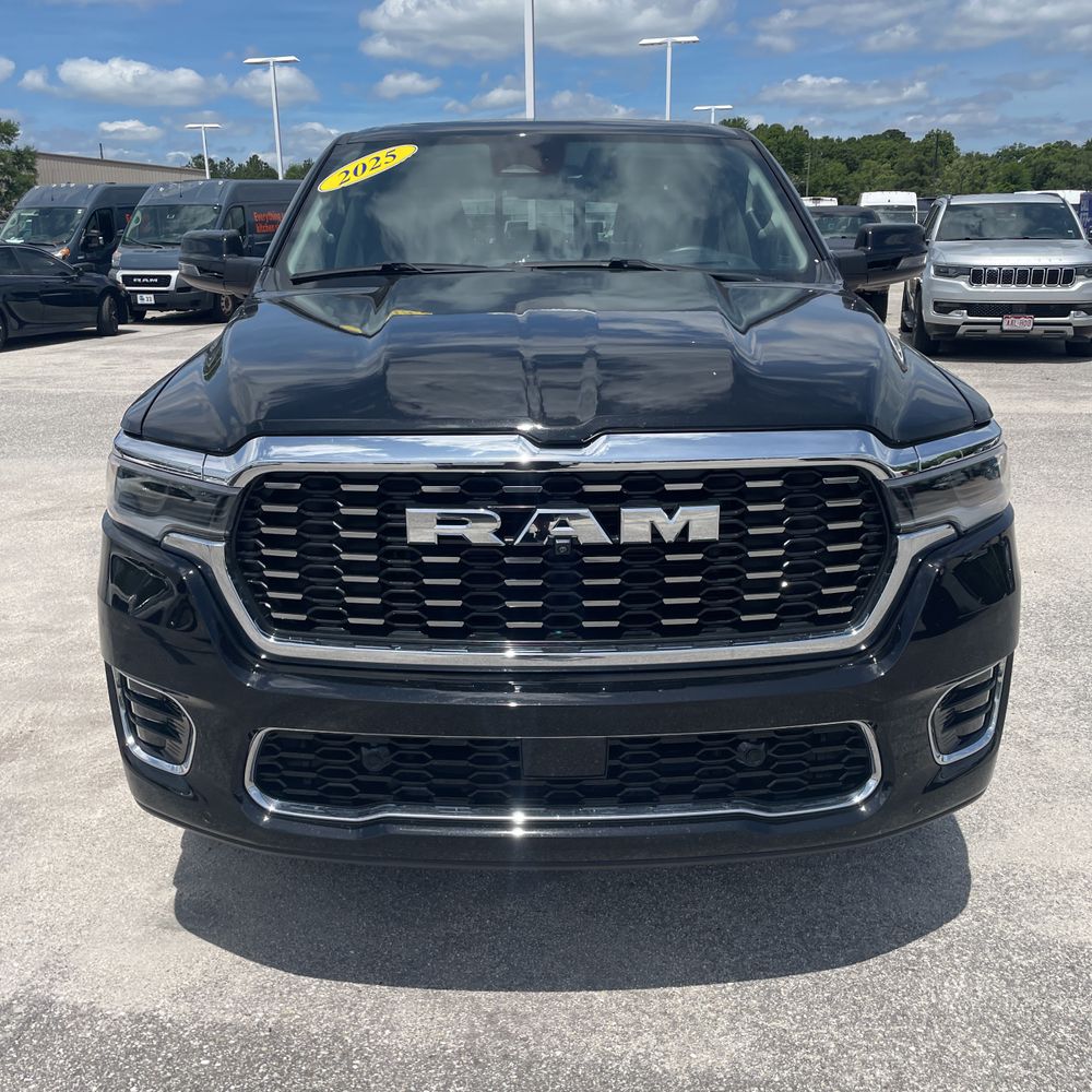2025 Ram 1500 Tungsten Crew Cab 4x4 5'7" Box