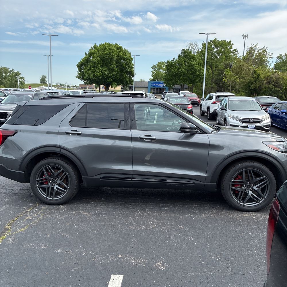 2025 Ford Explorer ST