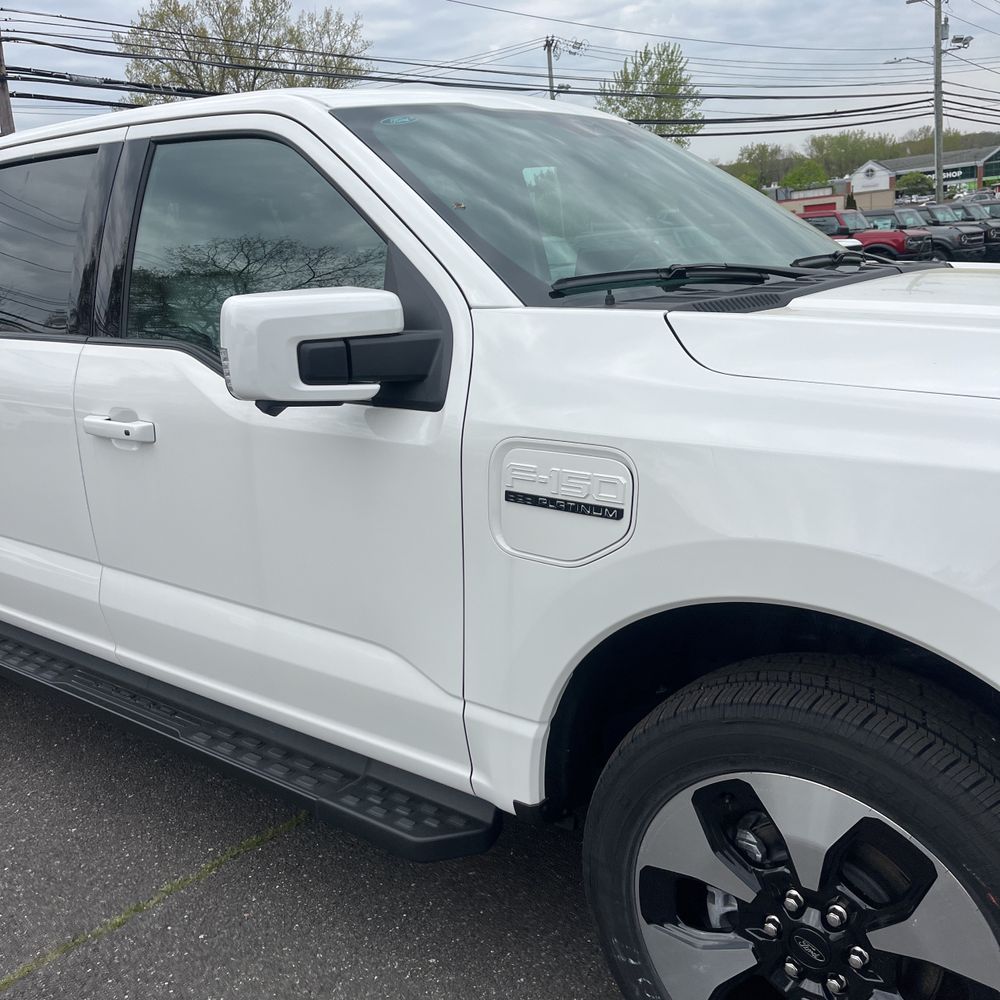 2023 Ford F-150 Lightning Platinum