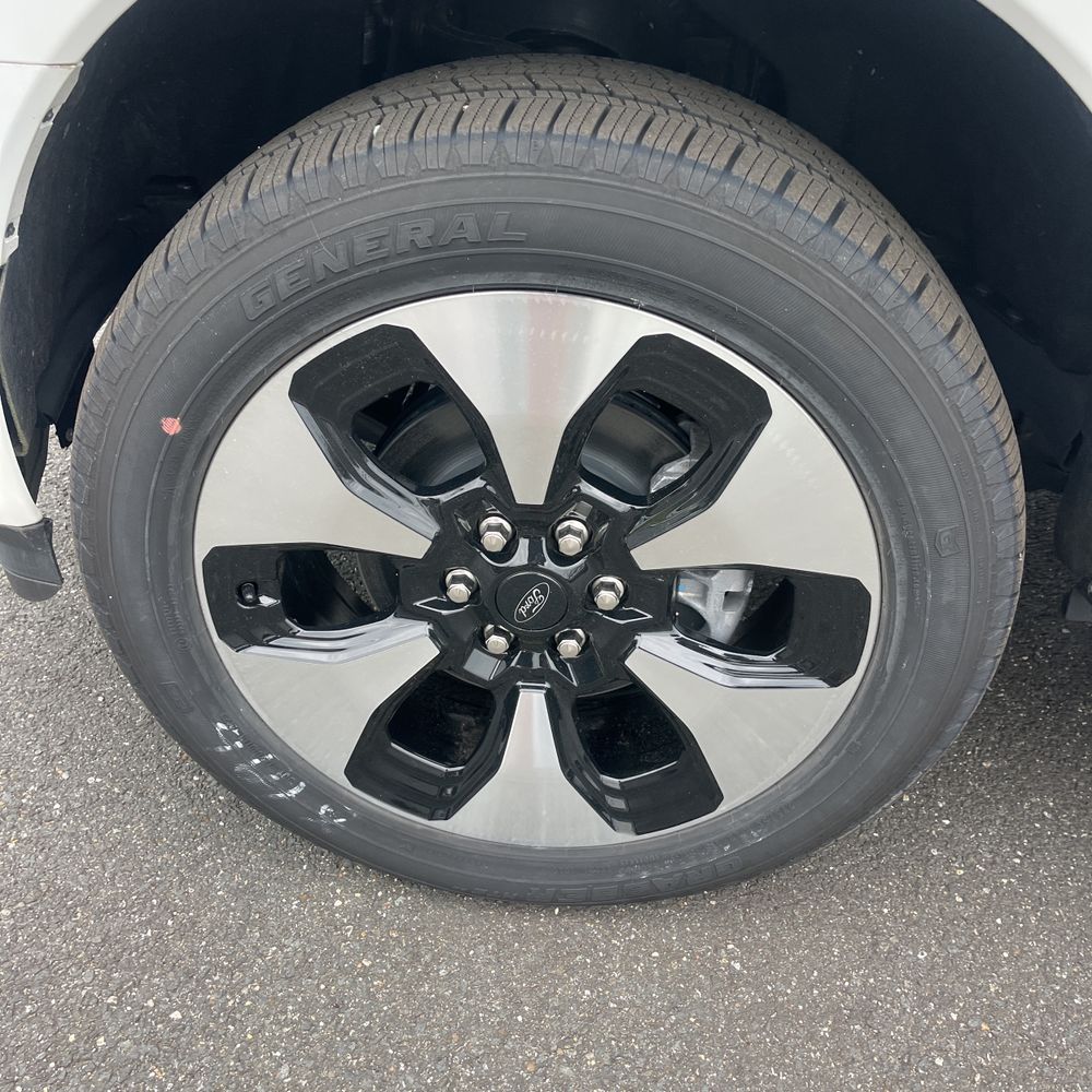 2023 Ford F-150 Lightning Platinum