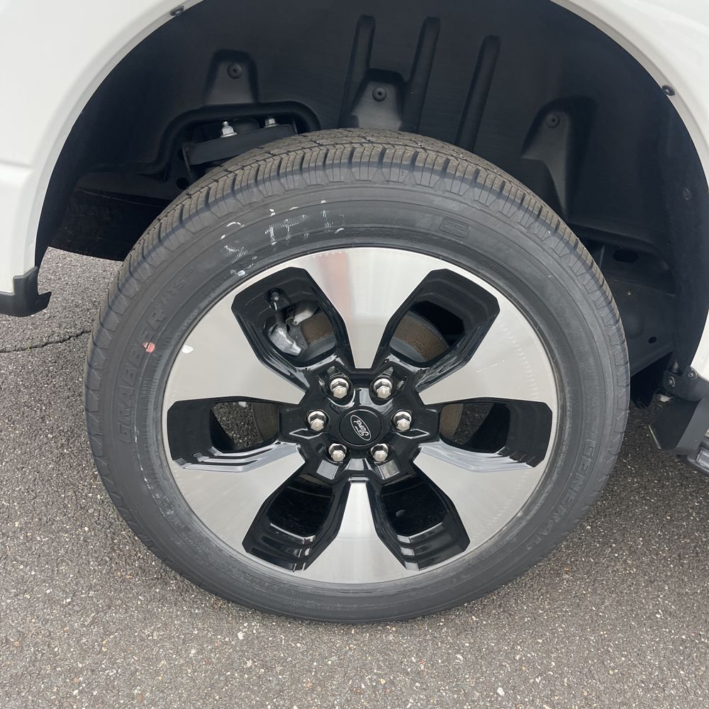 2023 Ford F-150 Lightning Platinum