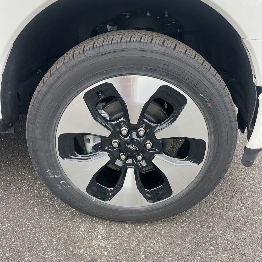 2023 Ford F-150 Lightning Platinum