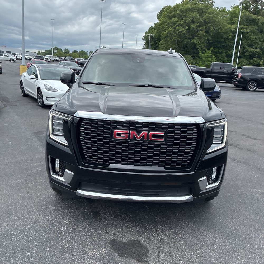 2023 GMC Yukon XL SLT