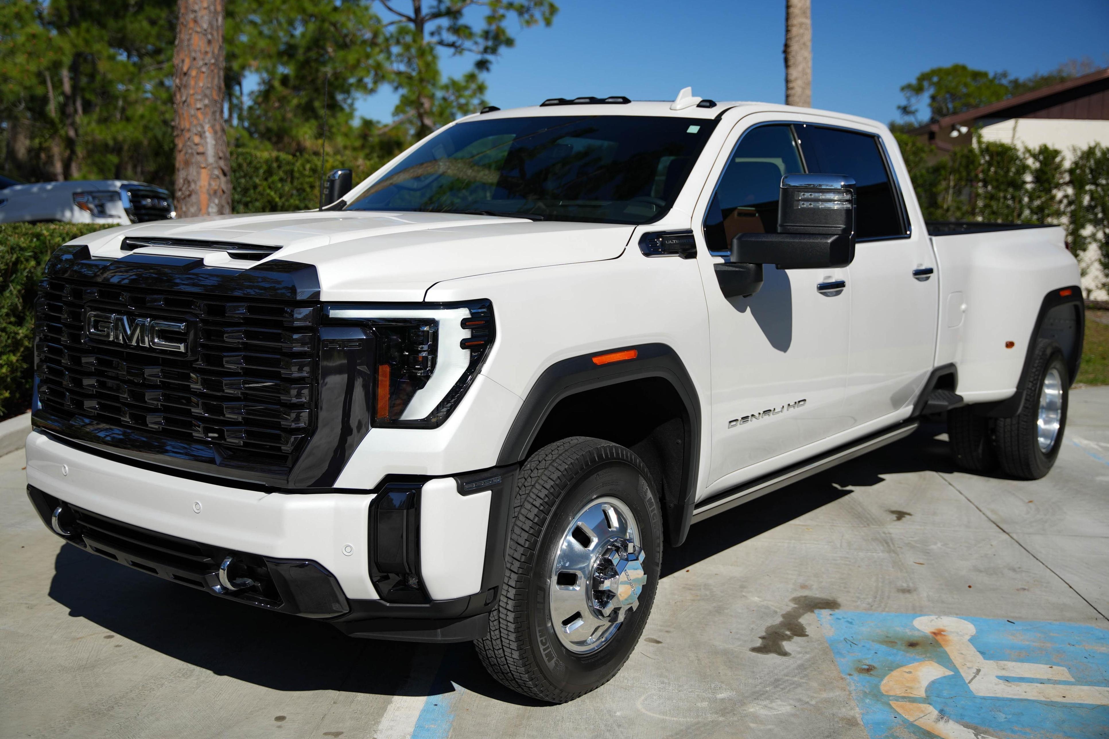 2024 GMC Sierra 3500HD Denali Ultimate Crew Cab