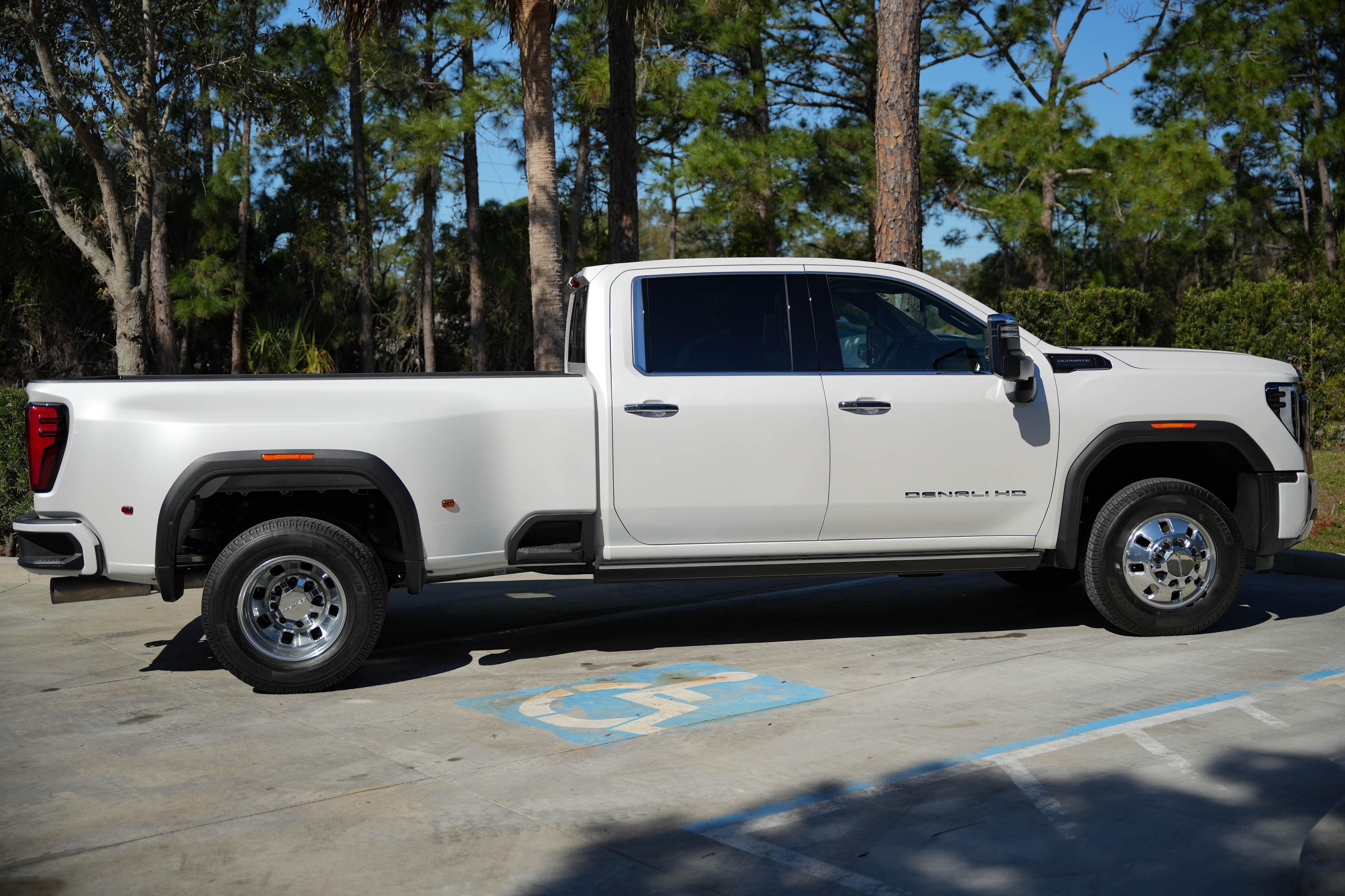 2024 GMC Sierra 3500HD Denali Ultimate Crew Cab