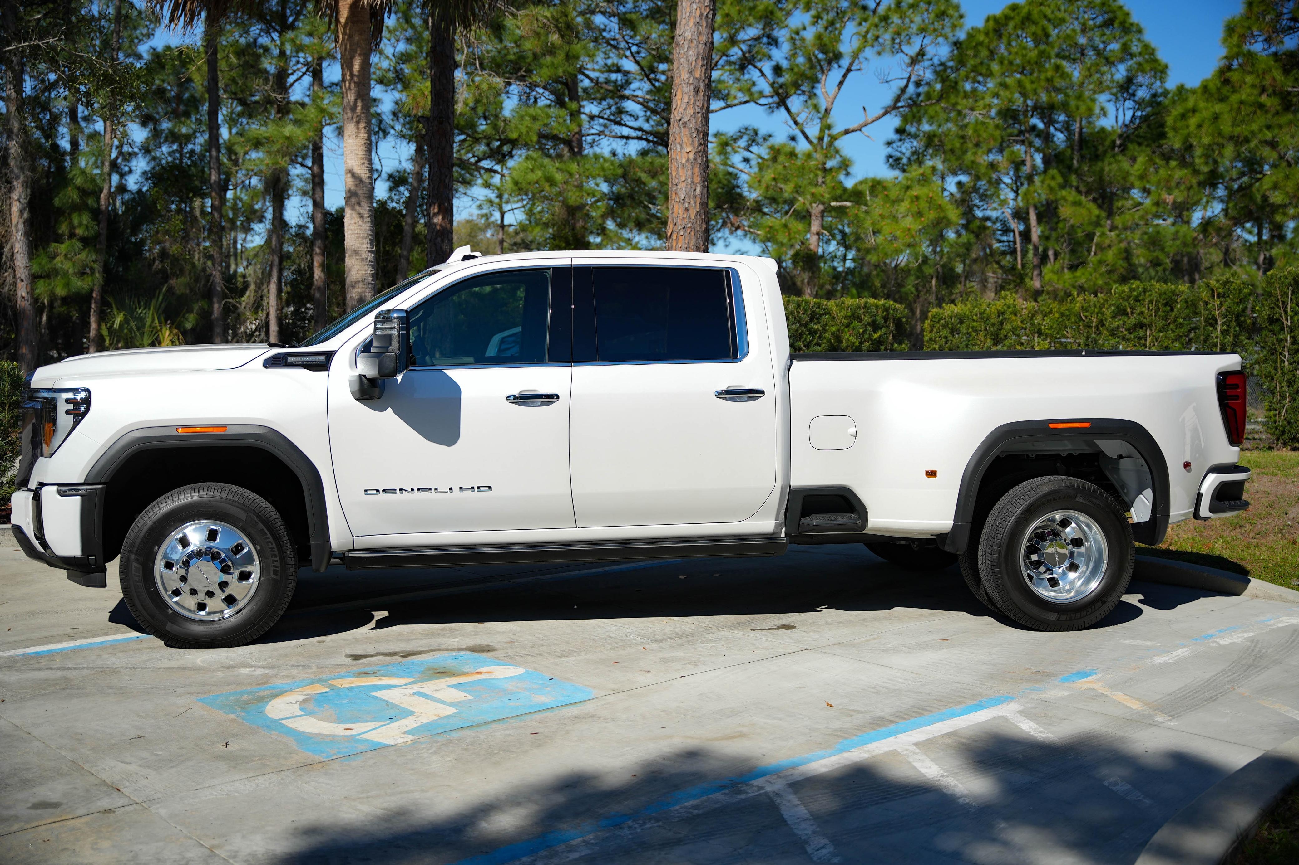 2024 GMC Sierra 3500HD Denali Ultimate Crew Cab