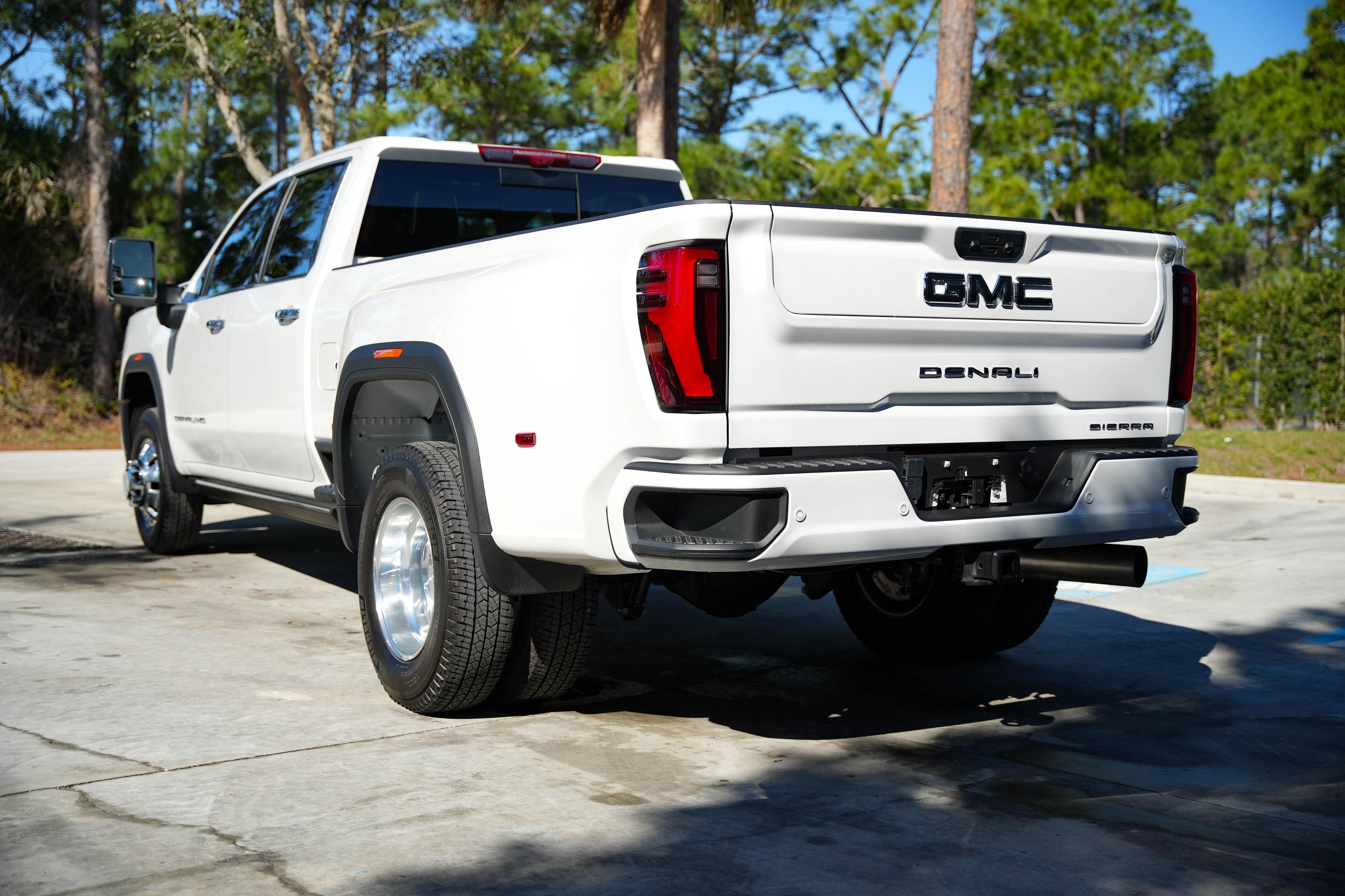 2024 GMC Sierra 3500HD Denali Ultimate Crew Cab