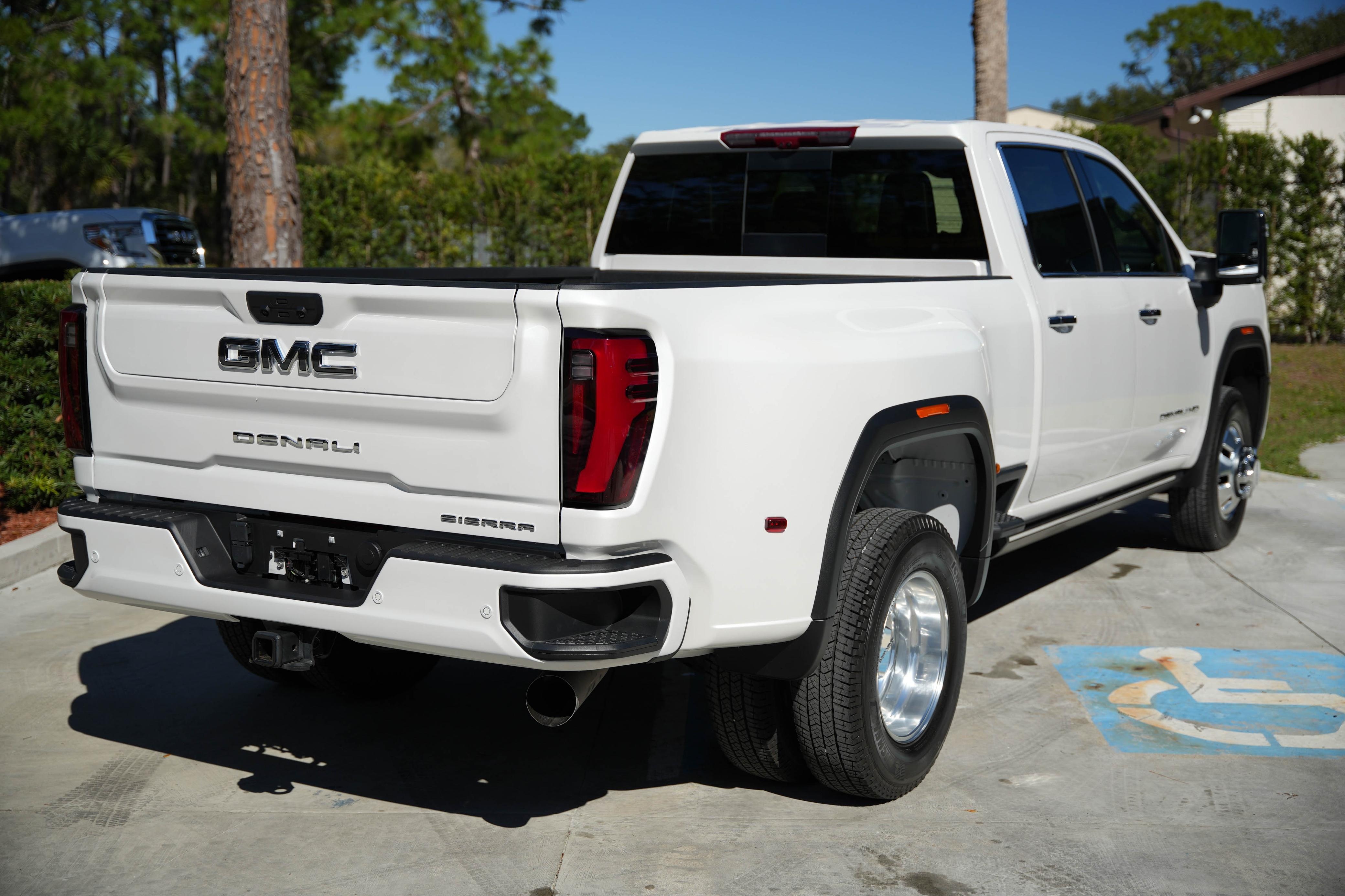 2024 GMC Sierra 3500HD Denali Ultimate Crew Cab