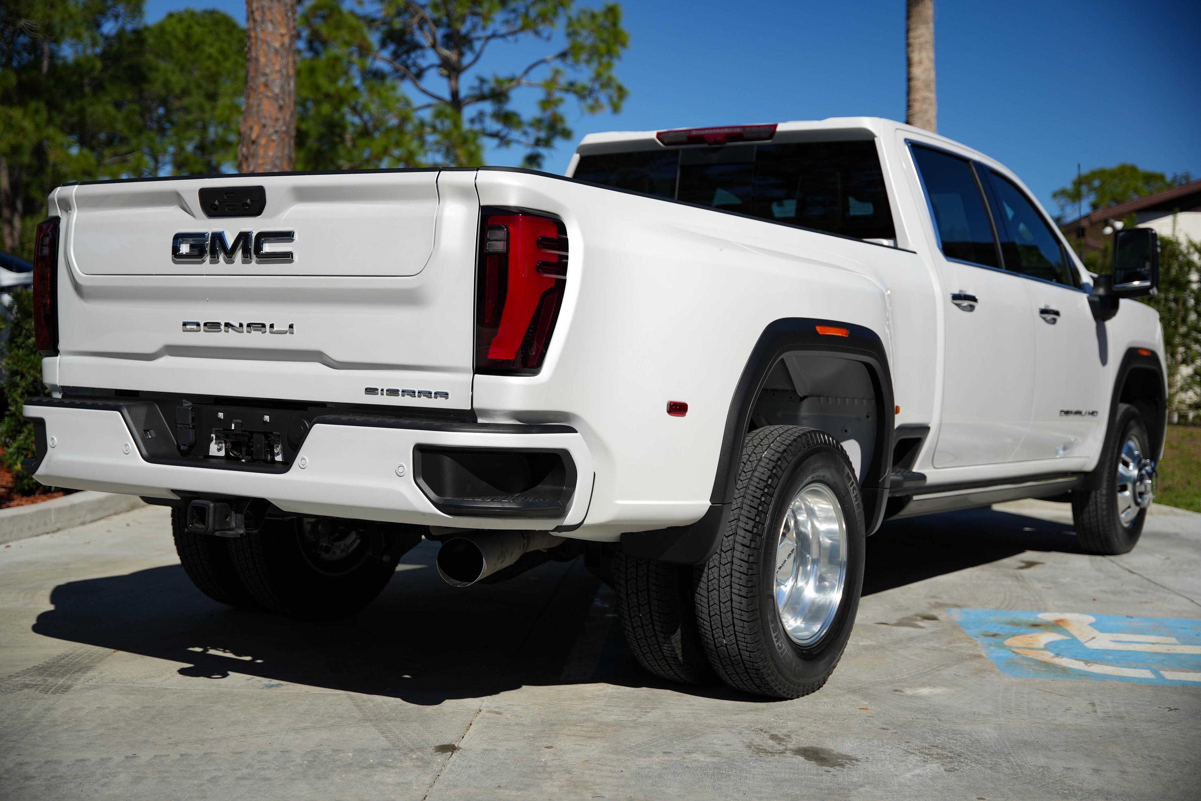 2024 GMC Sierra 3500HD Denali Ultimate Crew Cab