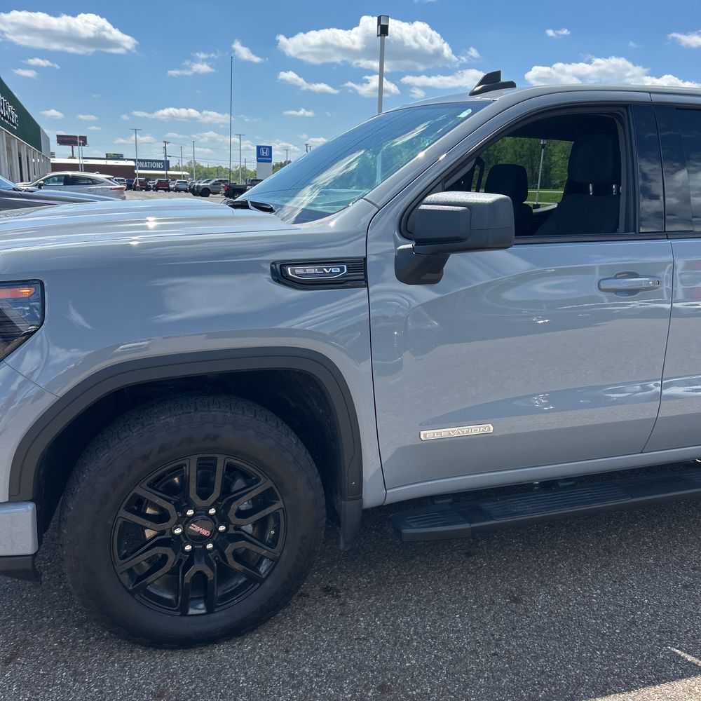 2024 GMC Sierra 1500 Elevation