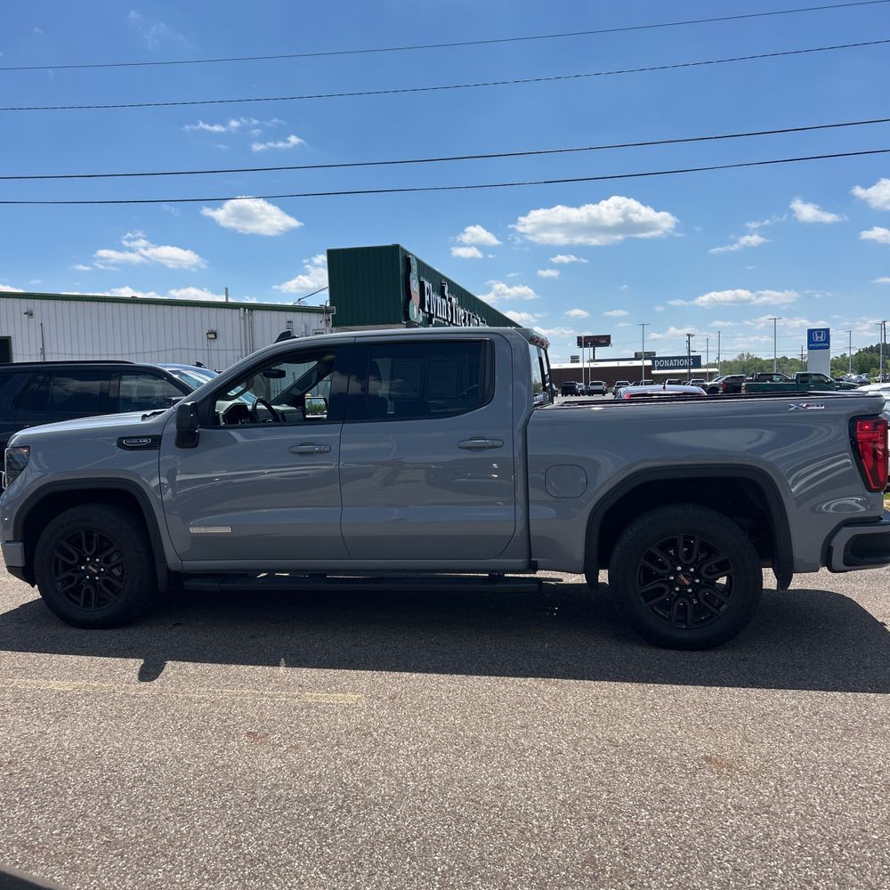 2024 GMC Sierra 1500 Elevation