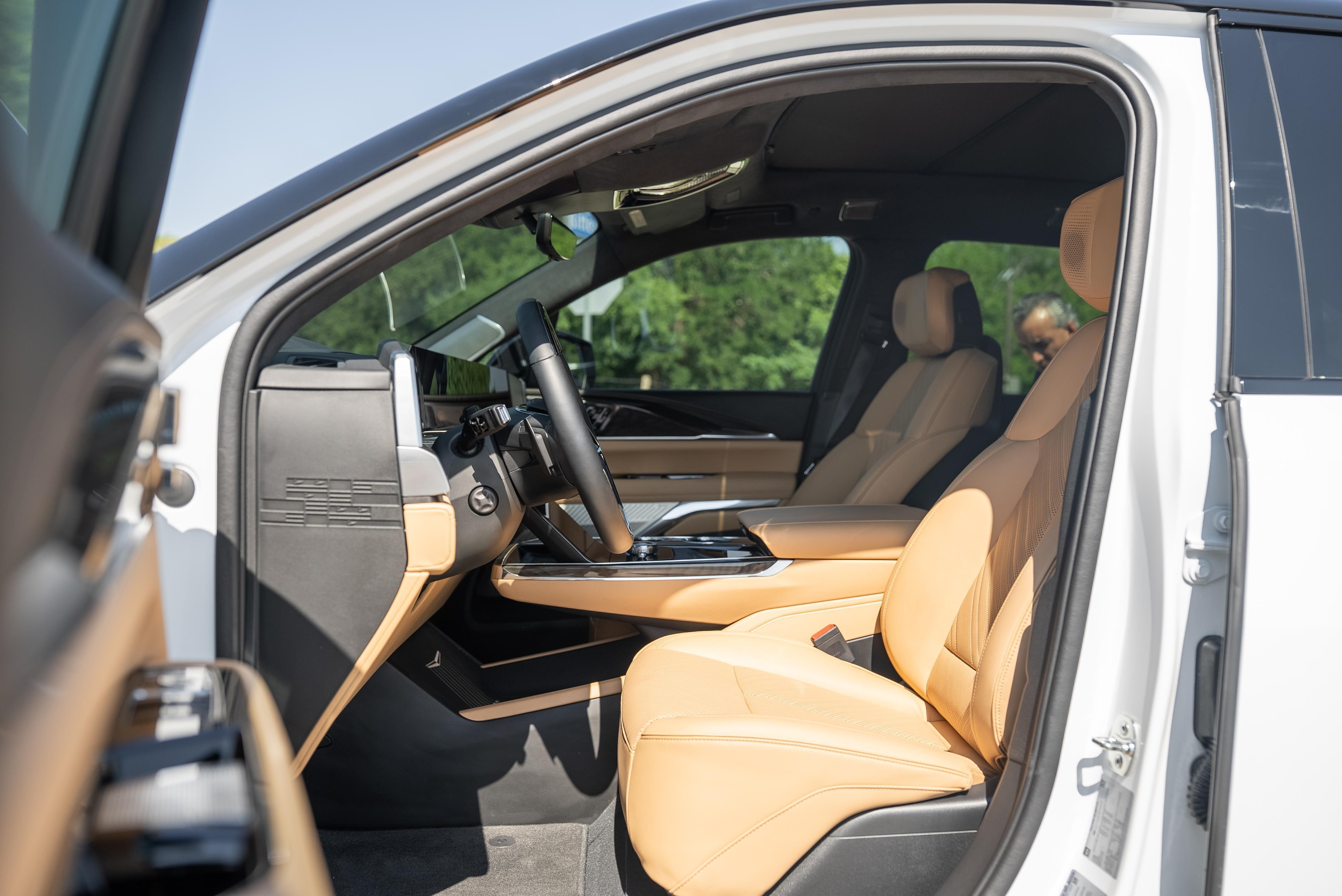 2025 Cadillac Escalade IQ Sport 2