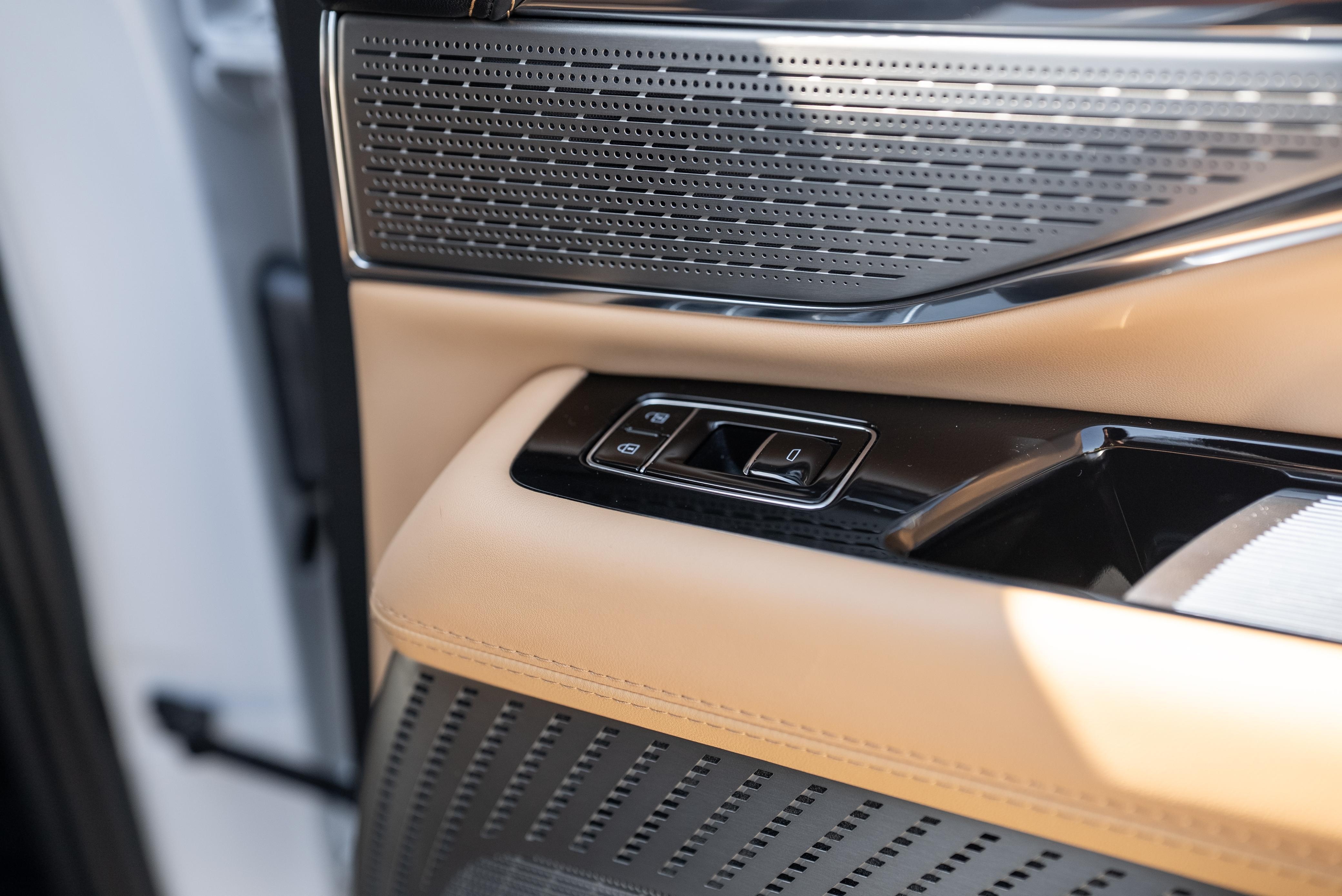 2025 Cadillac Escalade IQ Sport 2