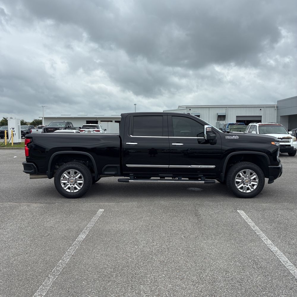 2025 Chevrolet Silverado 3500HD High Country