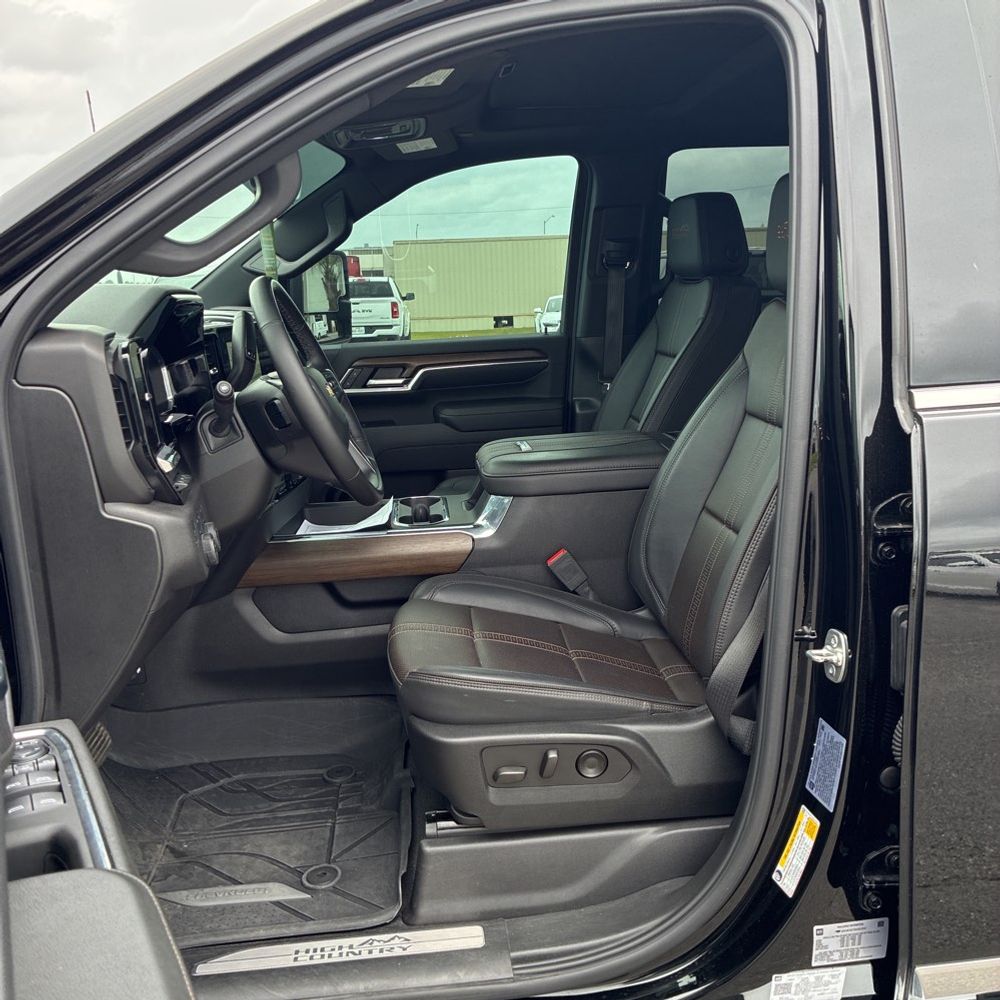 2025 Chevrolet Silverado 3500HD High Country