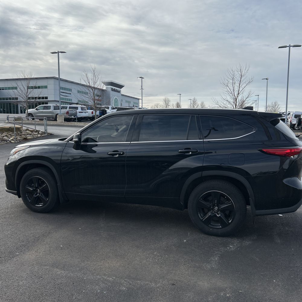 2021 Toyota Highlander LE