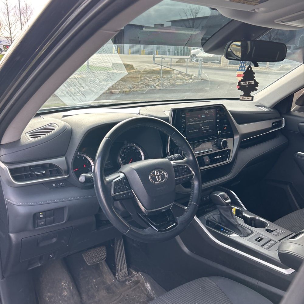 2021 Toyota Highlander LE