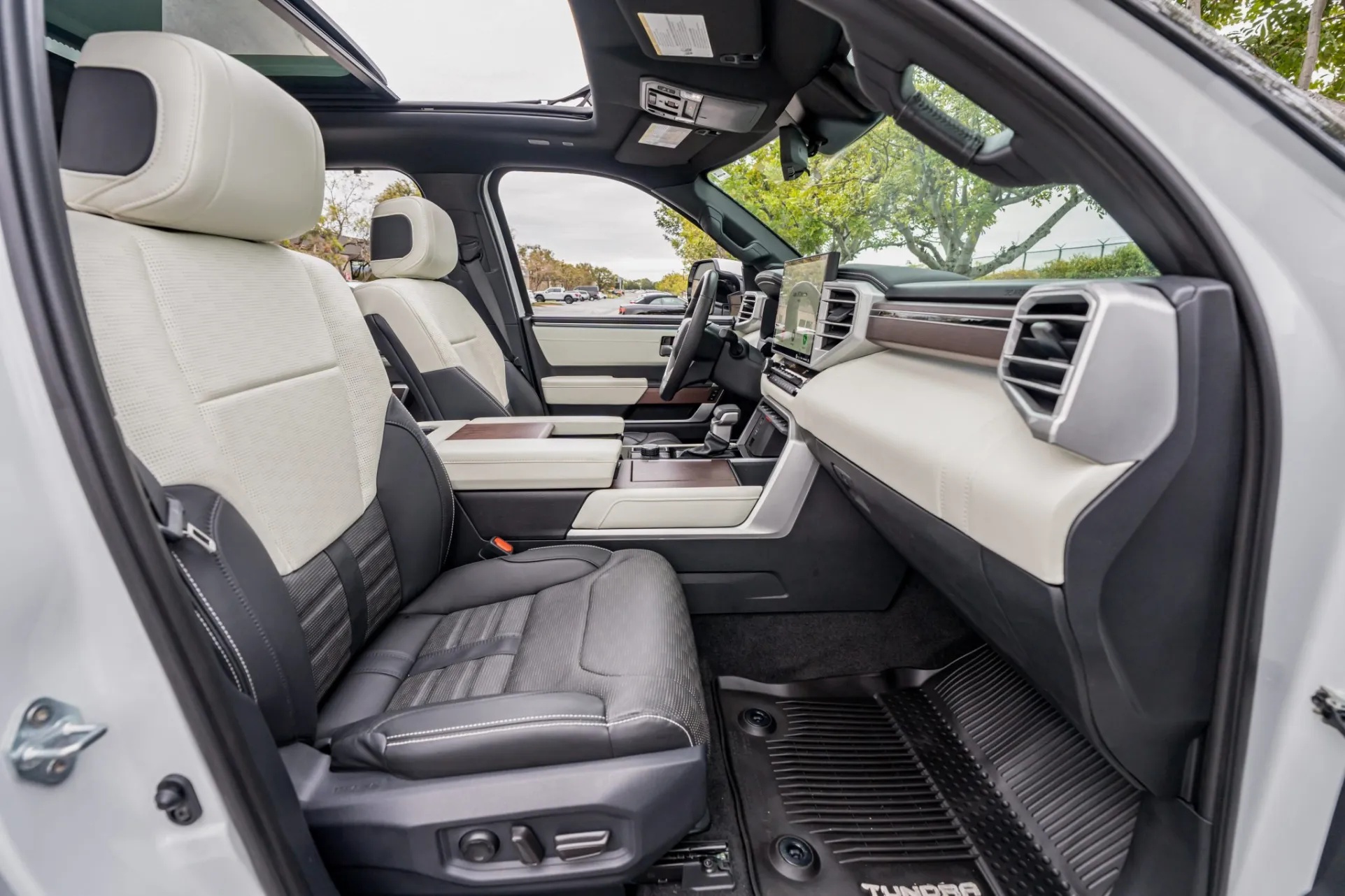 2023 Toyota Tundra Hybrid Capstone