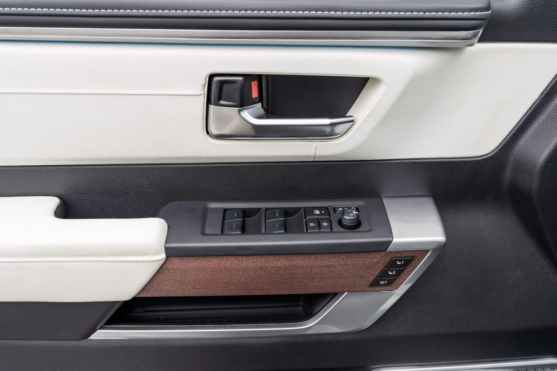 2023 Toyota Tundra Hybrid Capstone