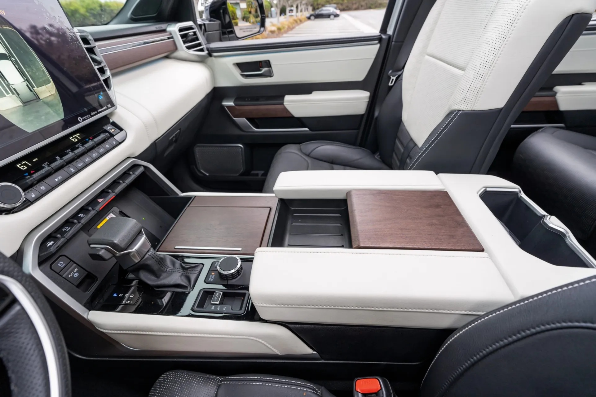 2023 Toyota Tundra Hybrid Capstone