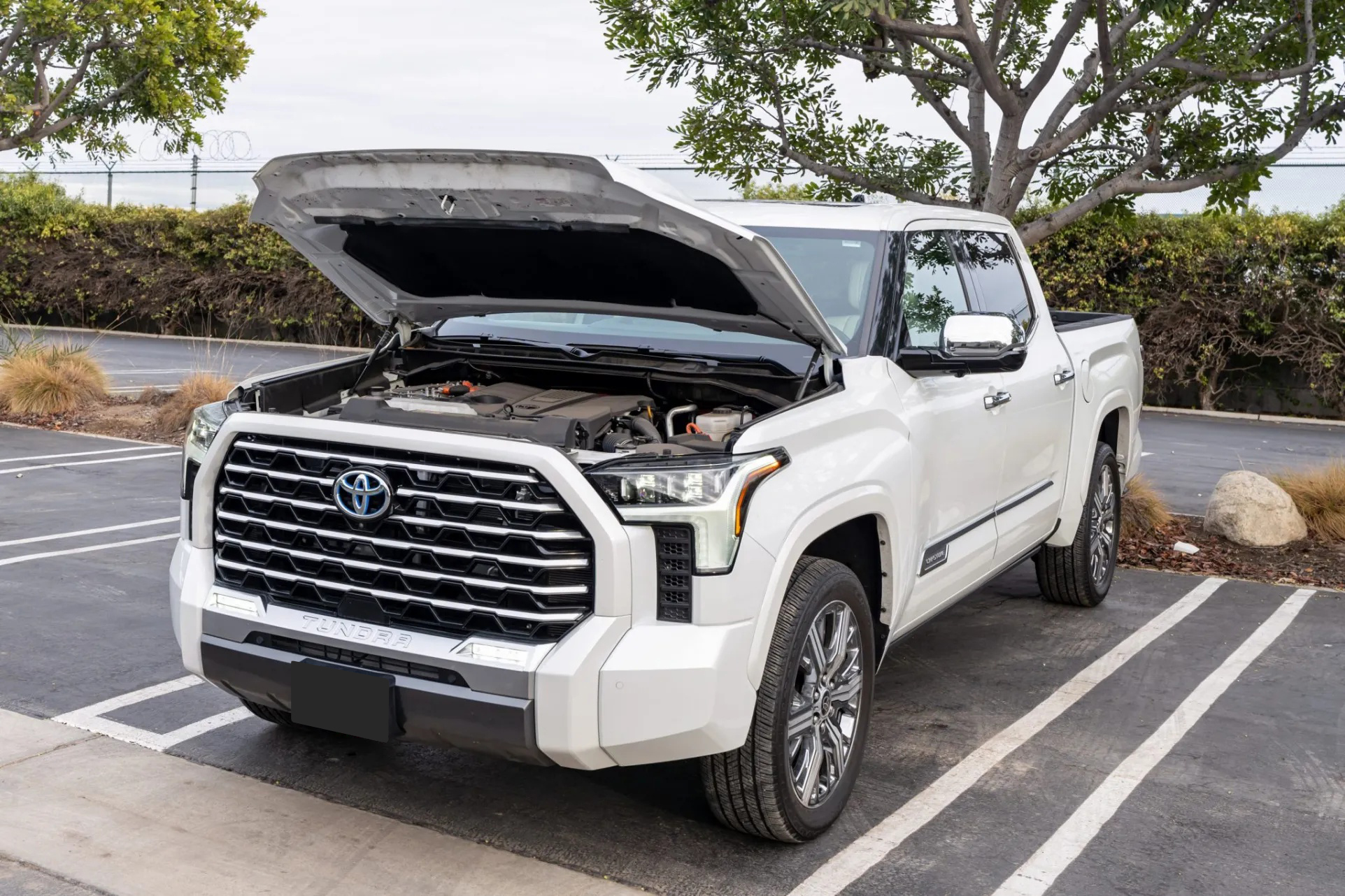 2023 Toyota Tundra Hybrid Capstone