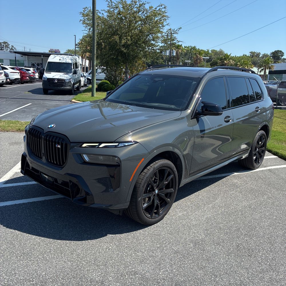2023 BMW X7 M60i