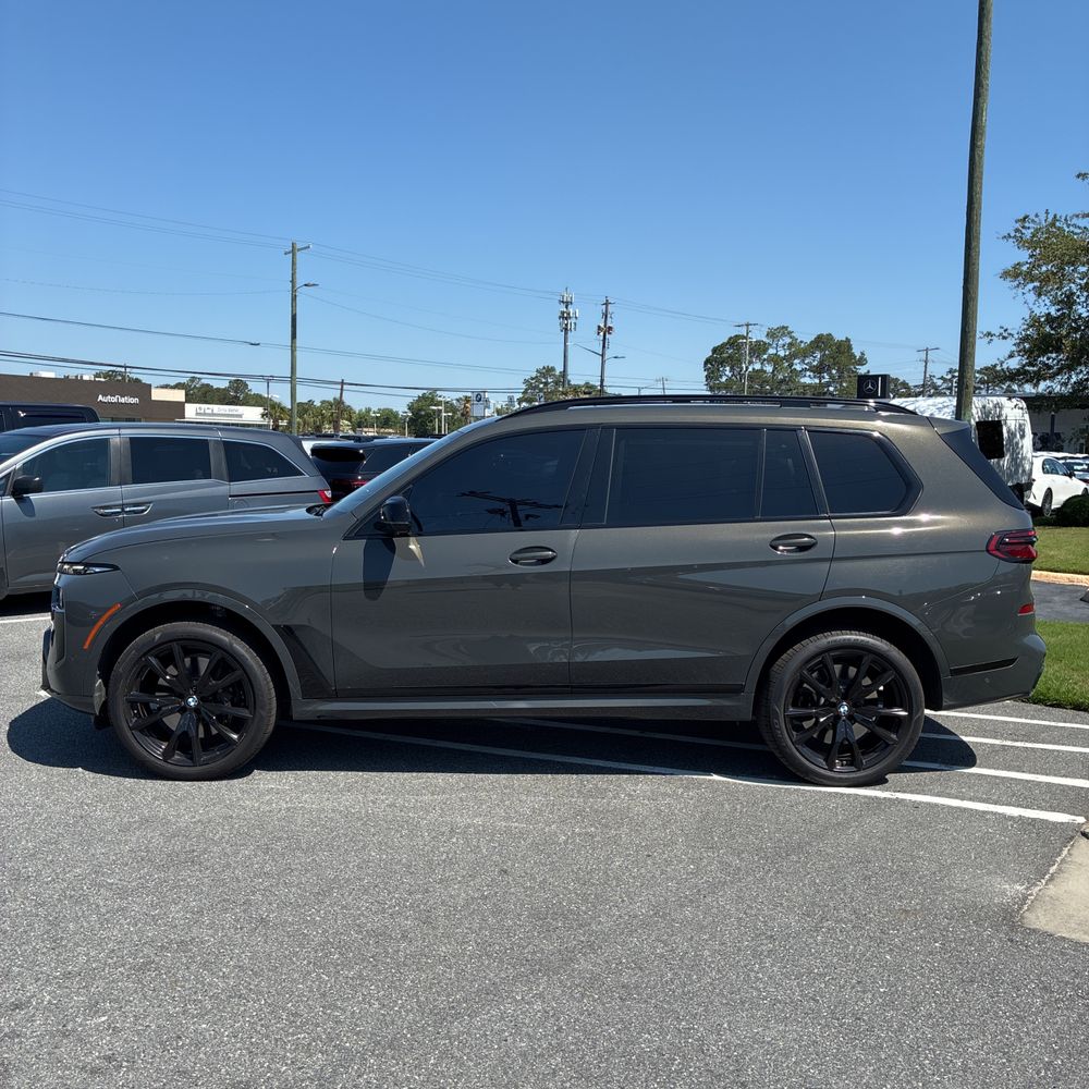 2023 BMW X7 M60i