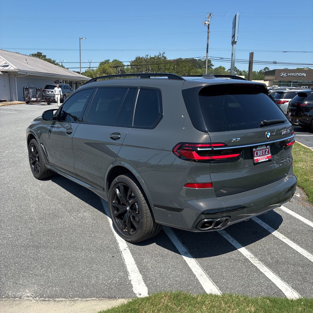 2023 BMW X7 M60i