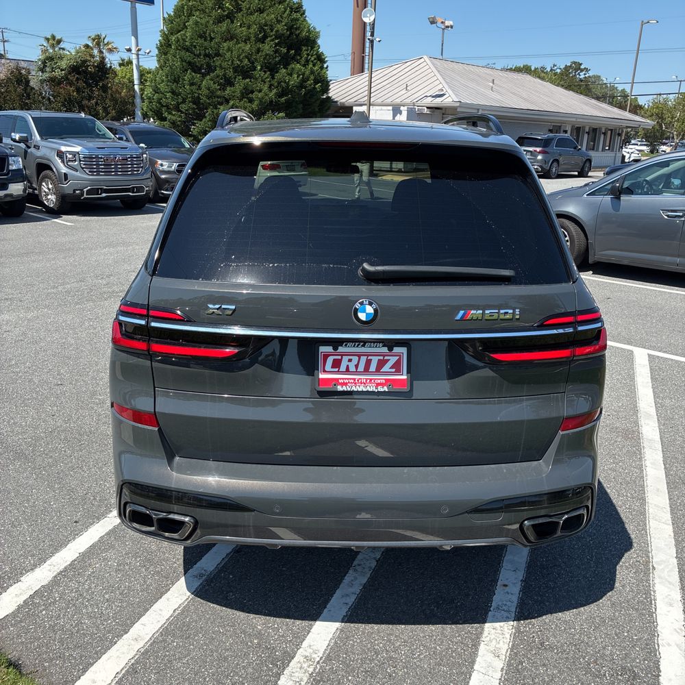 2023 BMW X7 M60i
